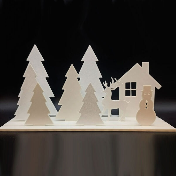 bela2 Božična dekoracija Hiška v gozdu