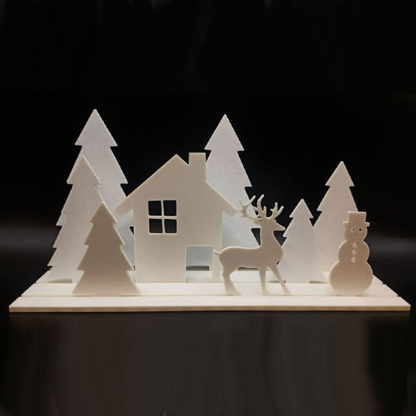 bela4 Božična dekoracija Hiška v gozdu